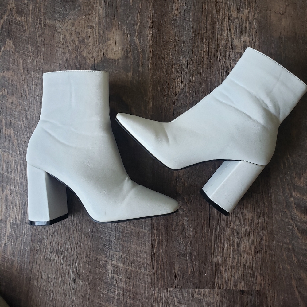 Forever 21 White Platform Booties Size 6